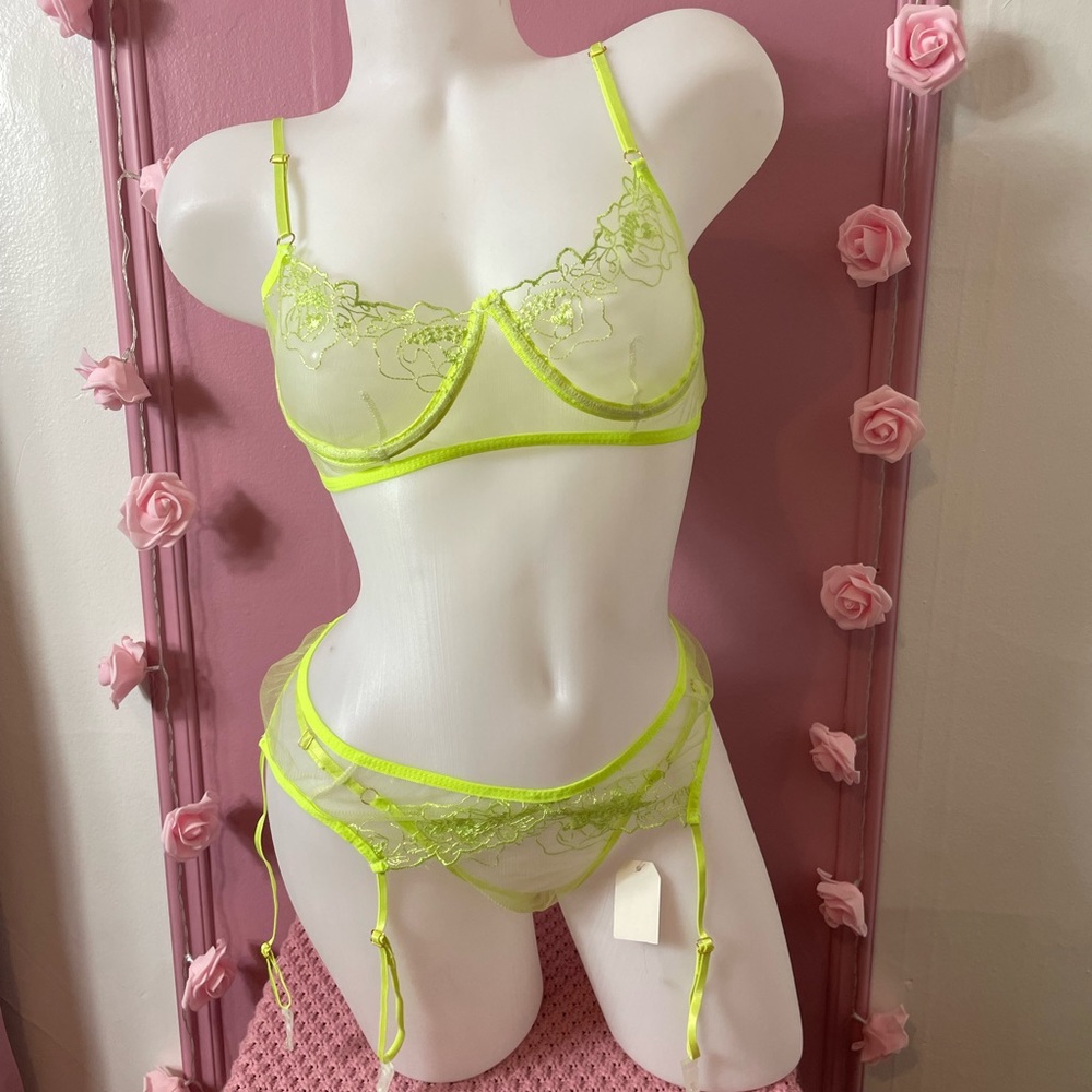 🤩 LARGE - 3 pcs set lingerie bra top panties Porte-jarretelle - green neon sexy